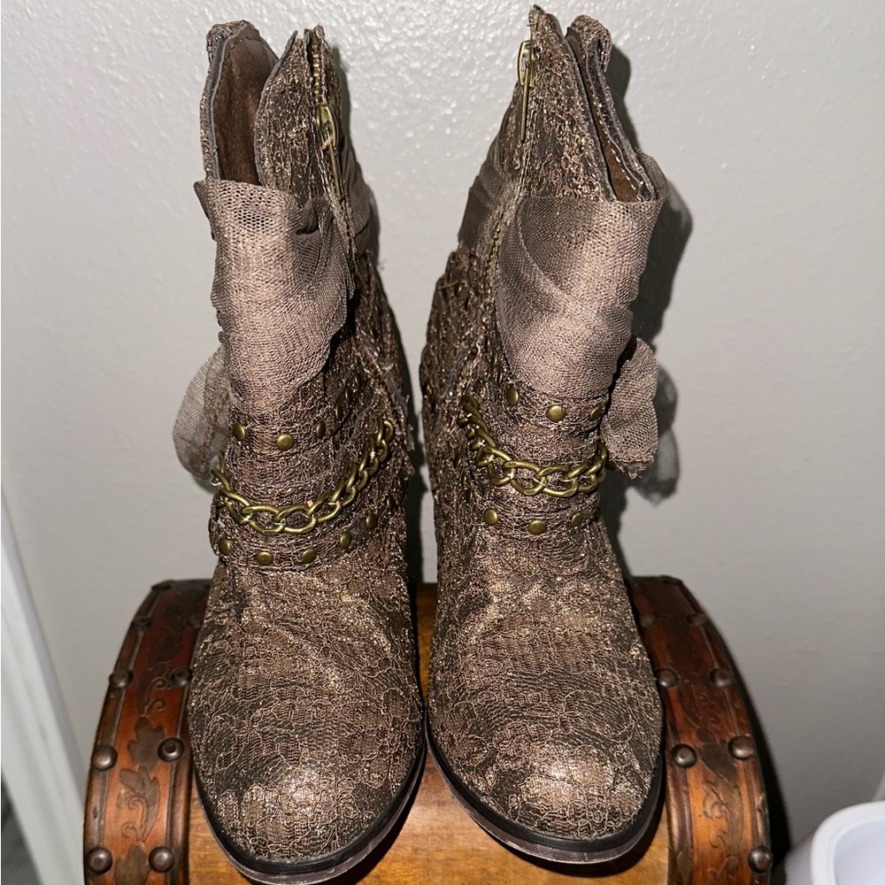 Super Cute Ankle 👢 Boots!!